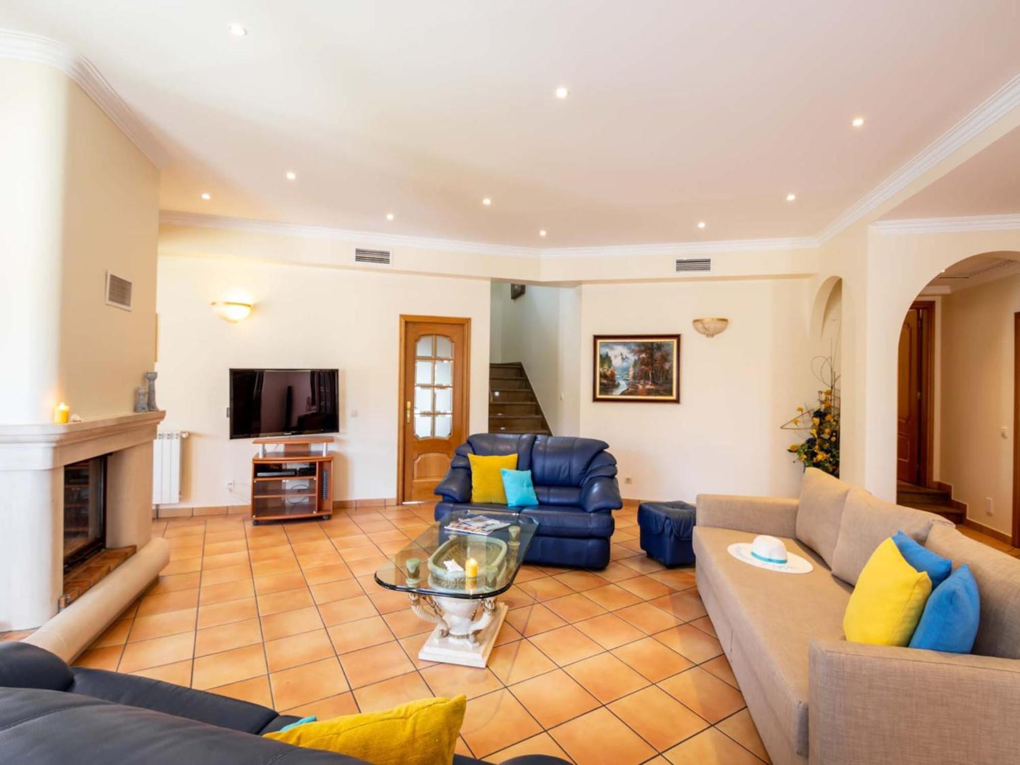 Magnificant Heated Swimming Pool, Free Wifi Villa