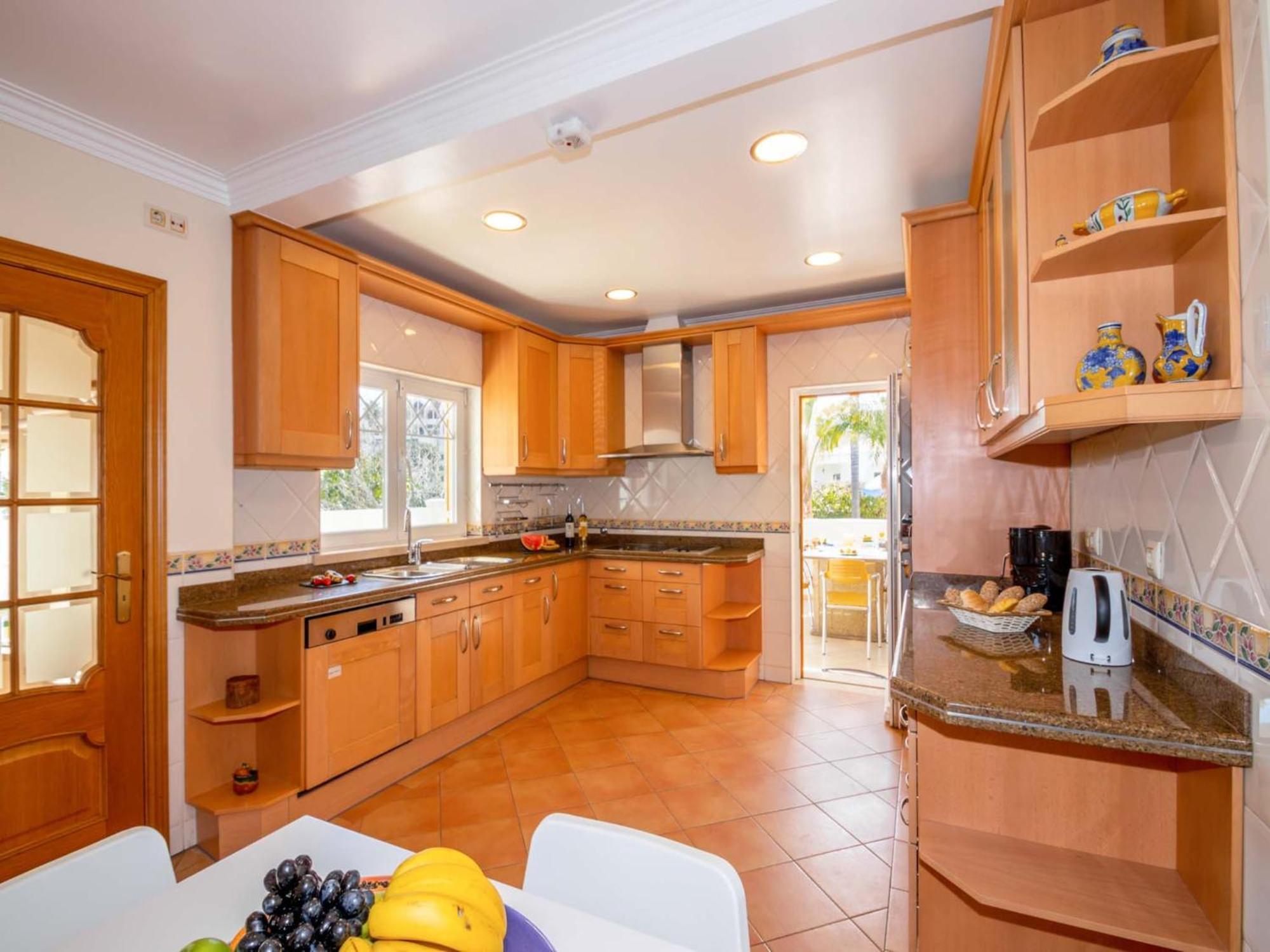 Magnificant Heated Swimming Pool, Free Wifi Villa