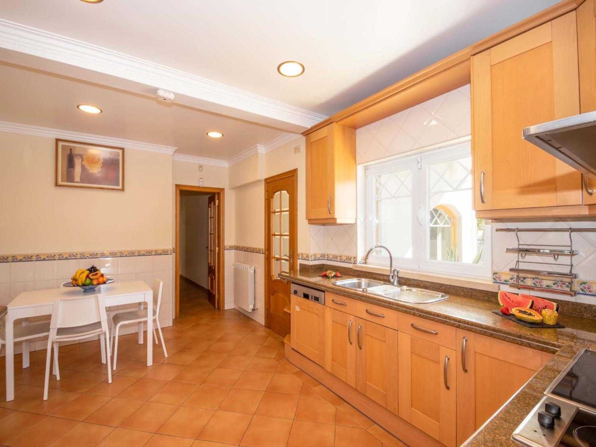 Magnificant Heated Swimming Pool, Free Wifi * Albufeira