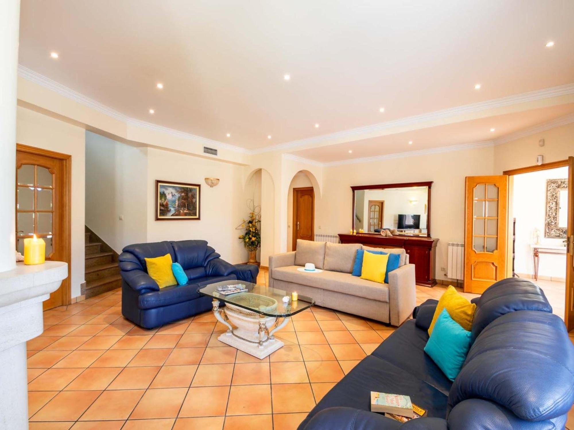 Magnificant Heated Swimming Pool, Free Wifi Villa *