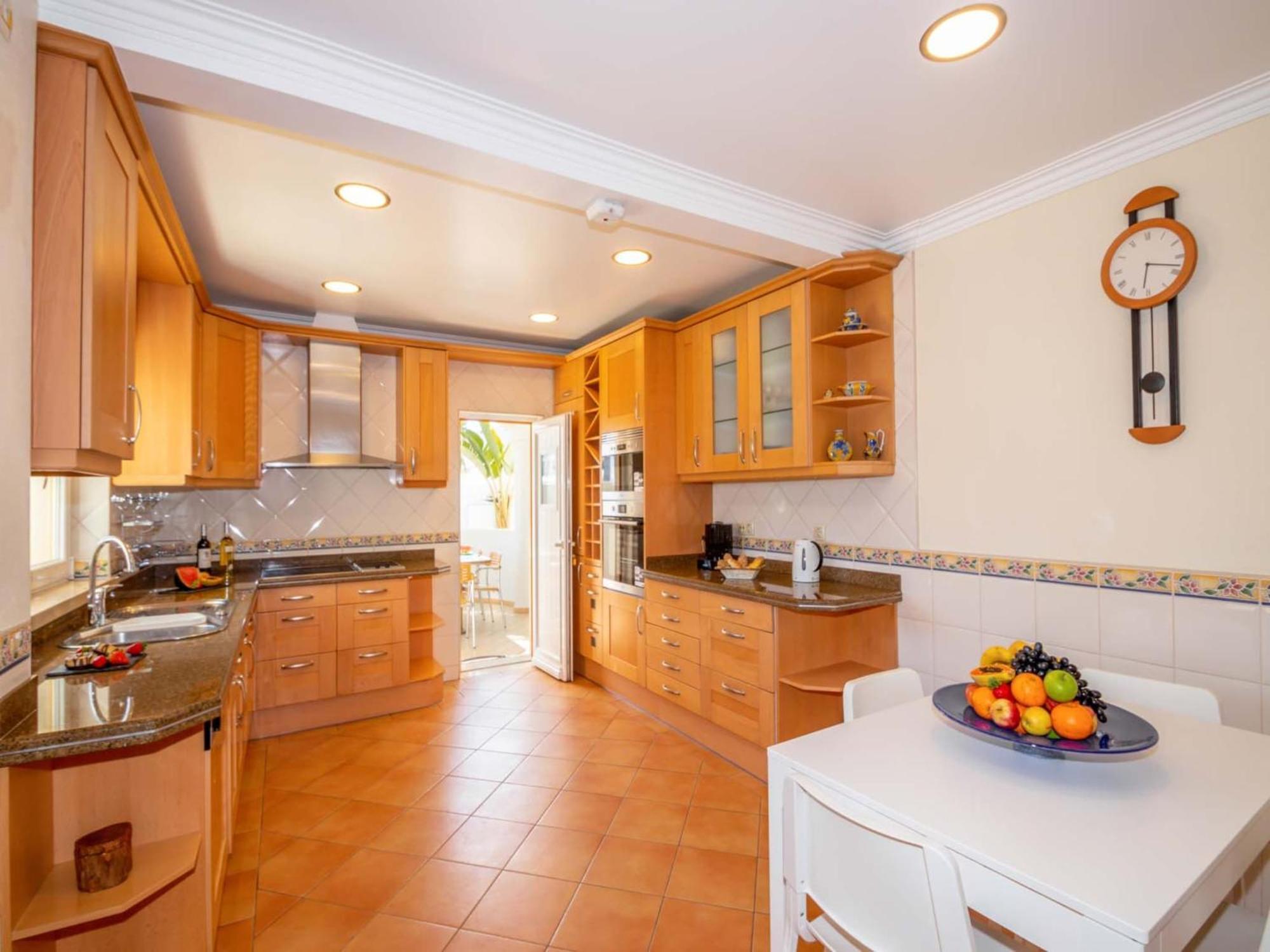 Magnificant Heated Swimming Pool, Free Wifi Villa *